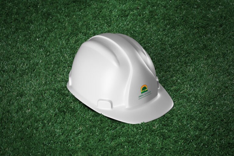 Capacete com a identidade visual da Amil Gramas